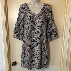 Belongsci Black and Tan Animal Print Shift Mini Dress with Bell Sleeves size S